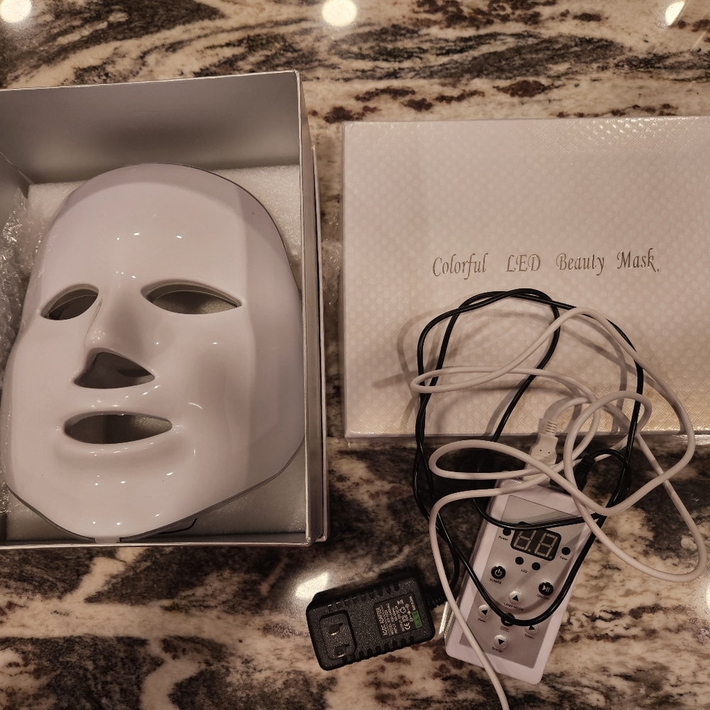 Light changing beauty mask
